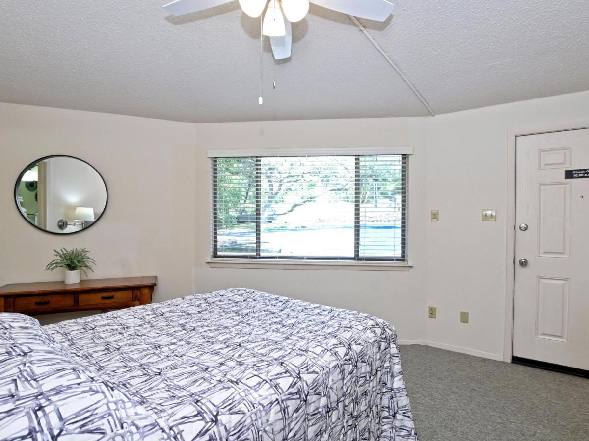 Lakefront Bungalow With Community Poolhot Tub #3 Lakeway Exterior photo